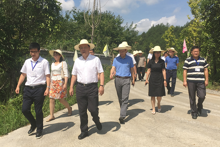 F:\2015-2018��OA�ļ� ���ӻ�ý�岥��ͼ���\2018-OA�ļ� ���ӻ�ý�岥��ͼ���\2018.07.31-���뵳У��У��������������б����������ǲ������������ǲ���������\01.jpg